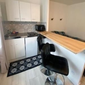 Studio Tt Confort Neuf Et Equipe Apartment โนยง ภายนอก รูปภาพ